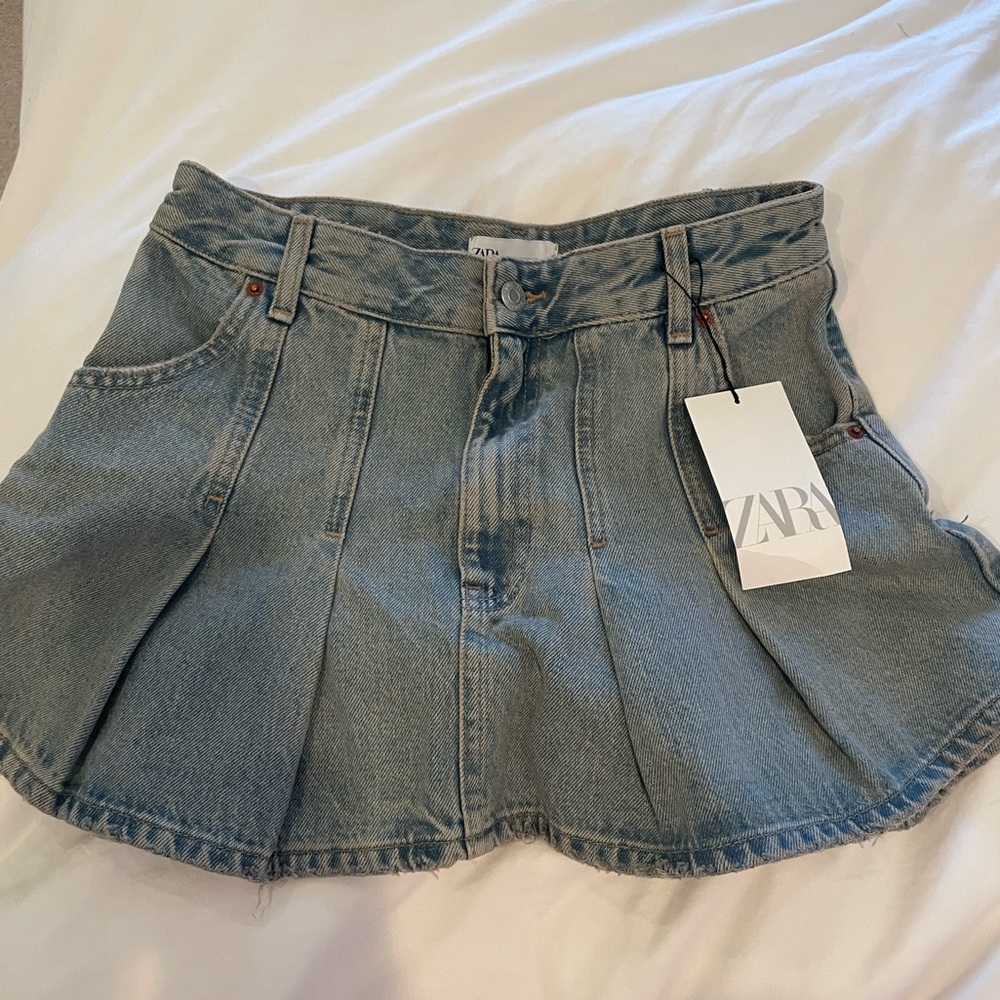 Zara Pleated denim skirt
